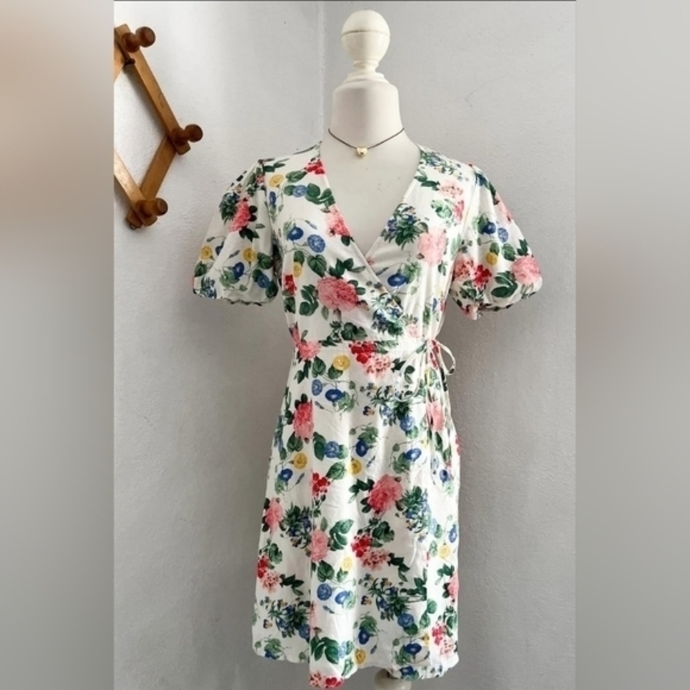 Old Navy Floral Wrap Dress casual size M